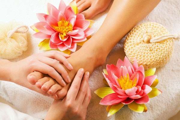 СПА-маникюр и СПА-педикюр White SPA