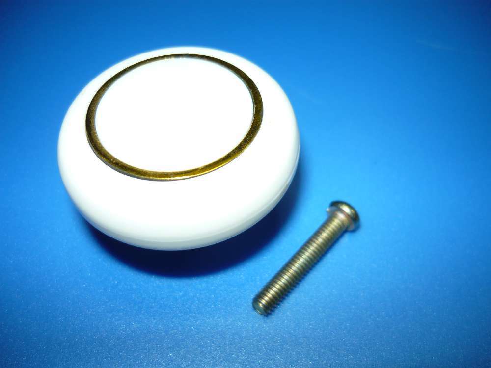 Ручка-кнопка мебельная белая